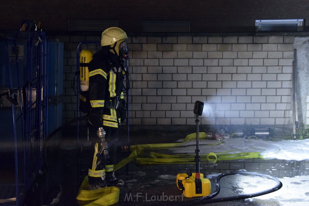 Feuer Papp Presscontainer Koeln Hoehenberg Bochumerstr P162.JPG - Miklos Laubert